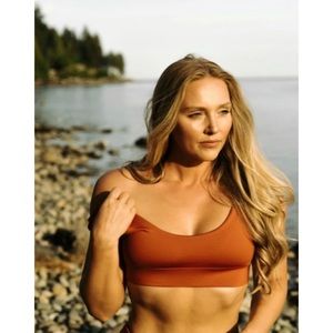 LONDRE NWTs the sport scoop swim top sculpting clay colour size large